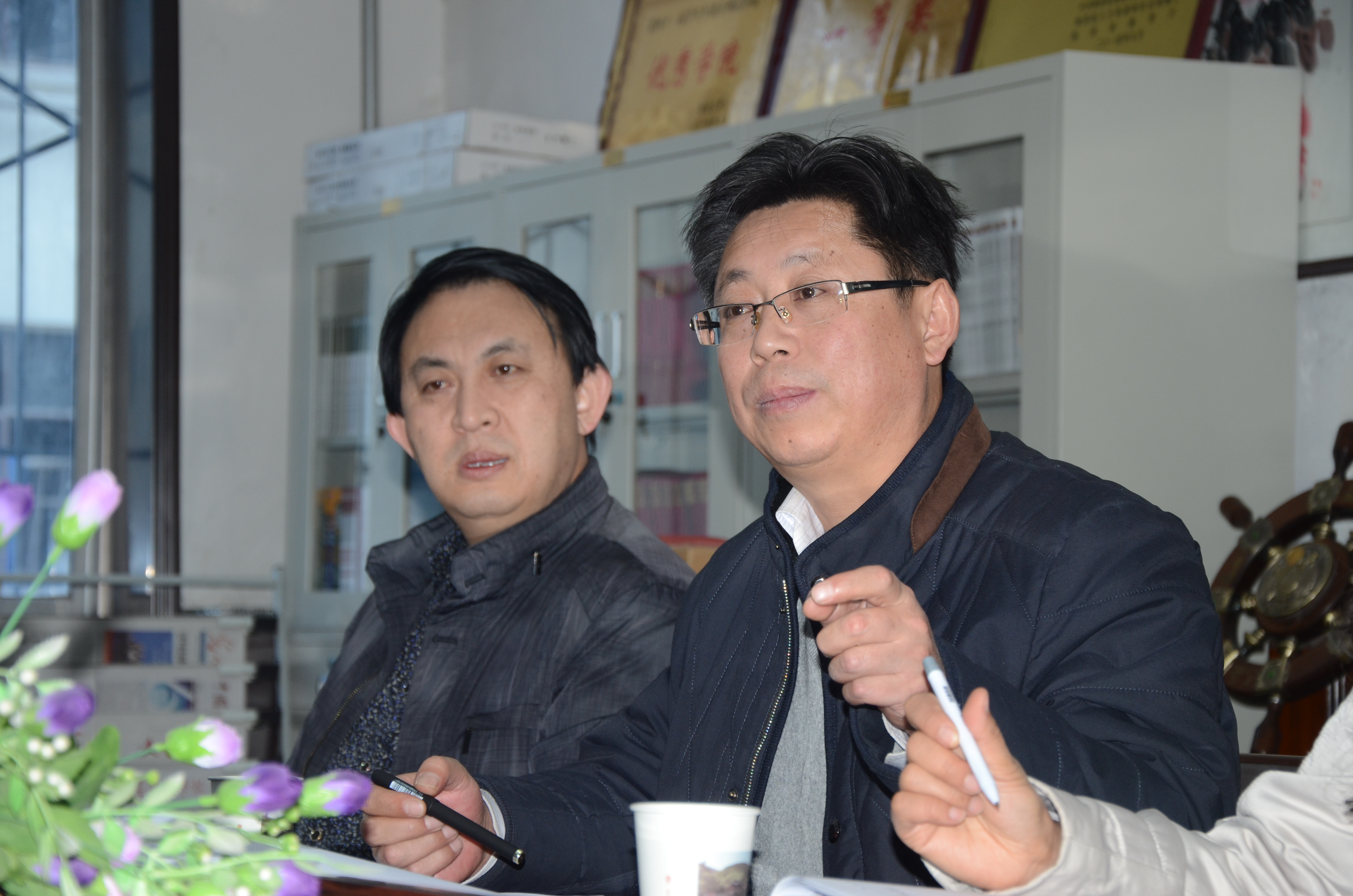 胡俊生副校长参加文学院专题民主生活会-延安大学