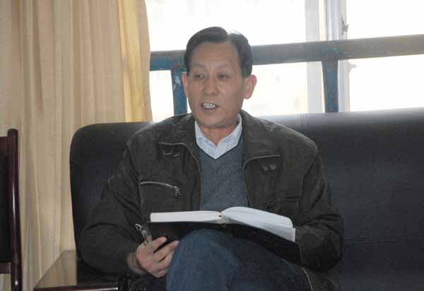 刘国荣主任介绍学报情况
