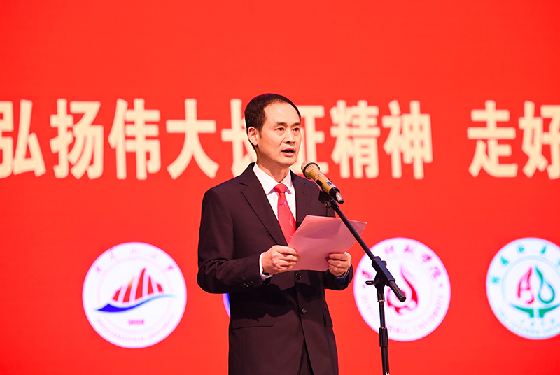 赣南师范大学党委副书记胡龙华主持六校领导共同启动"学党史·网上重