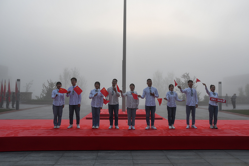 我校举行升旗仪式庆祝中华人民共和国成立72周年