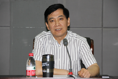 王亚杰书记作报告