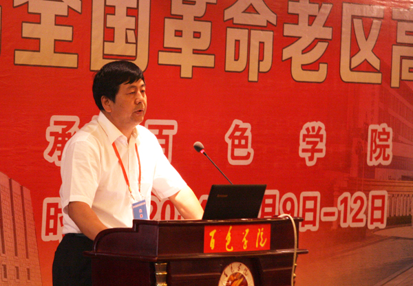 许静洪副校长在会上发言