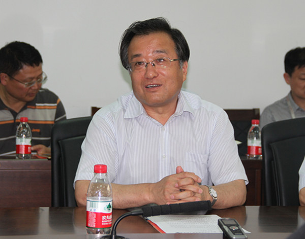 崔智林校长介绍我校情况