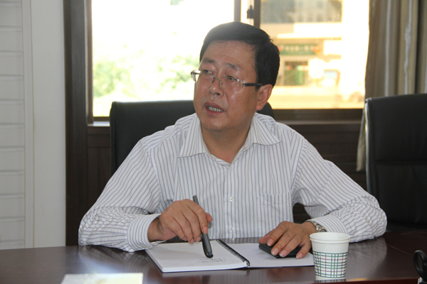 田伏虎副书记汇报我校依法治校工作