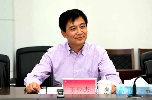 王亚杰书记汇报工作