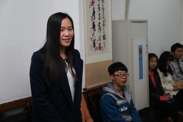 学生代表提问