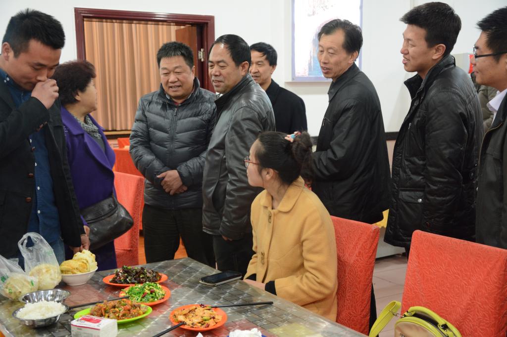 与学生交流