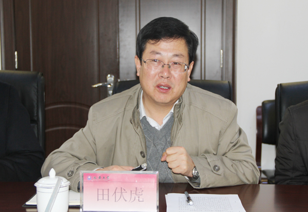 田伏虎副书记汇报我校工作