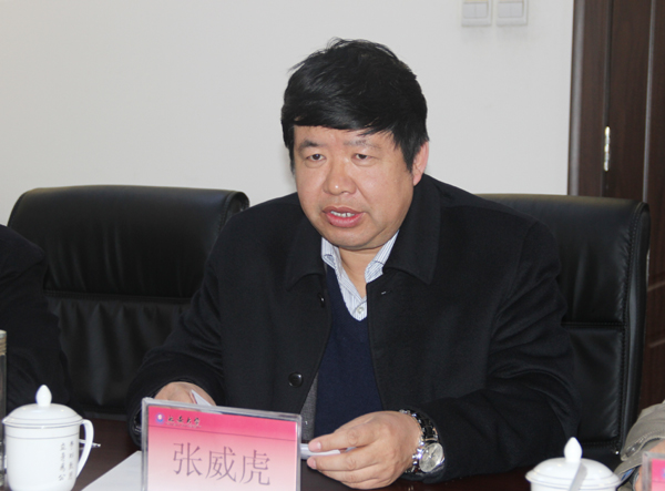 张威虎副校长汇报我校工作