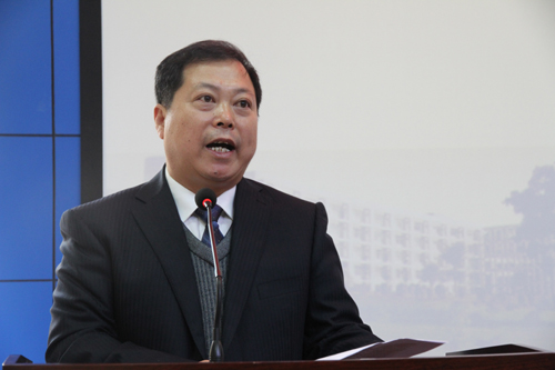 邵思飞副院长主持报告会