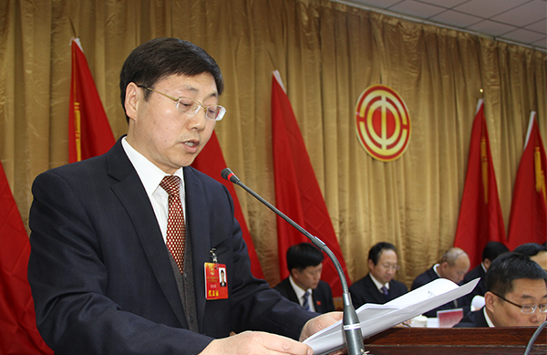 张金锁校长作报告
