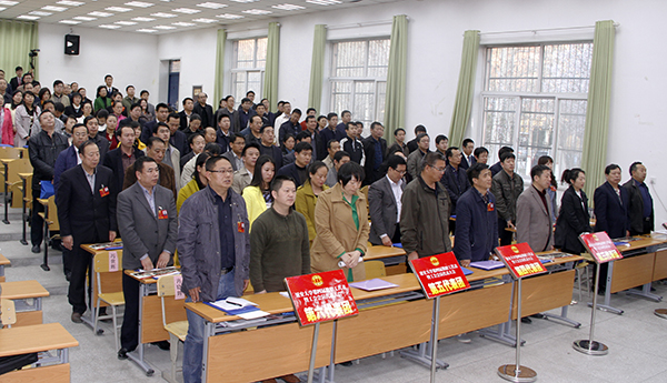 全体代表齐唱《团结就是力量》