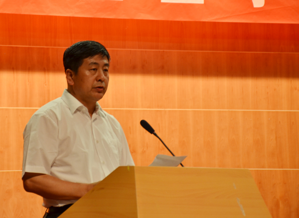 许静洪副校长宣读聘任决定