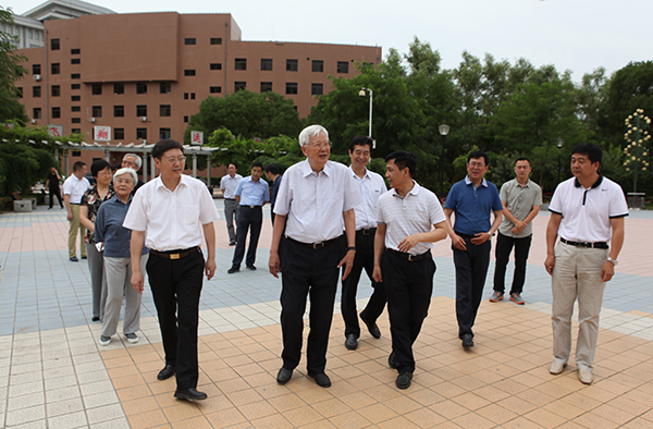 参观我校校园