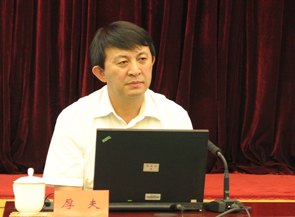 梁向阳教授作报告
