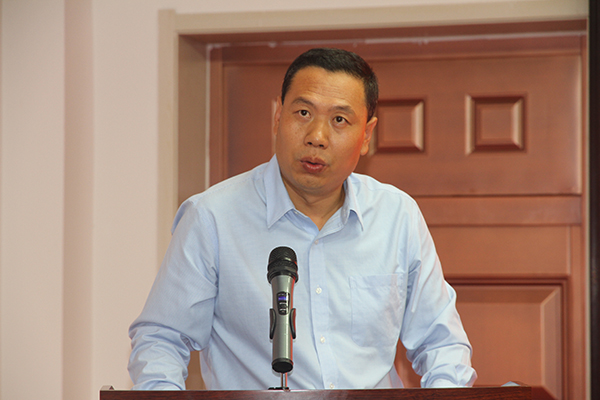 崔海潮副院长主持大会