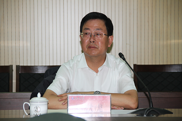 田伏虎副书记主持