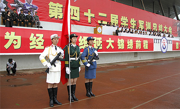 迎军旗表演一