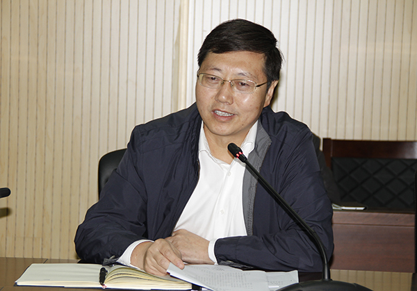 张金锁校长主持