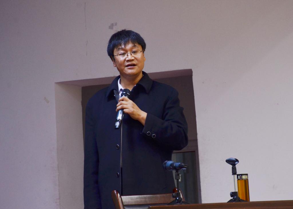 崔平教授作报告